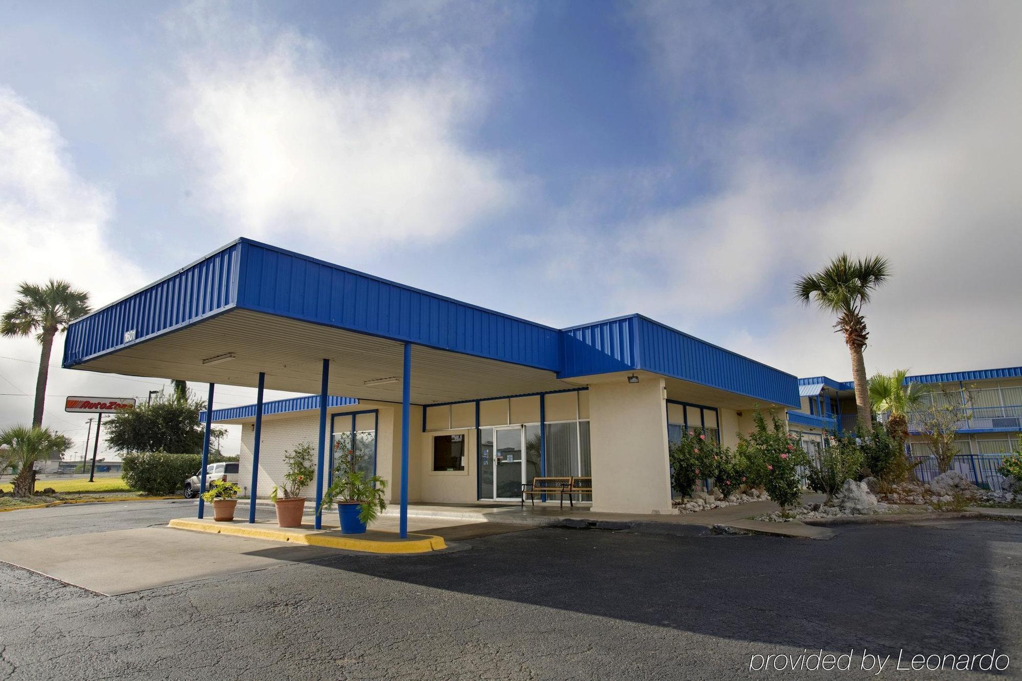 Executive Inn & Suites Beeville Exterior photo