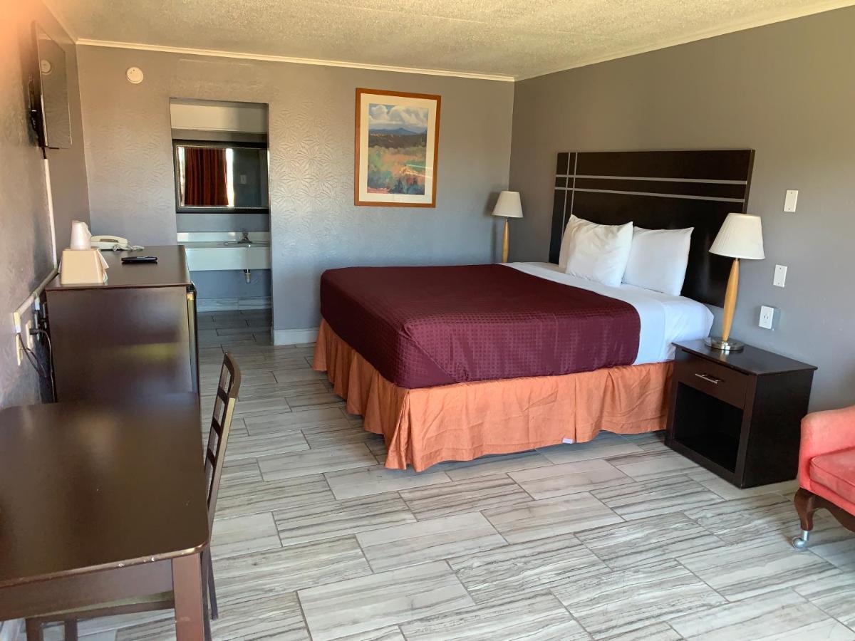 Executive Inn & Suites Beeville Exterior photo